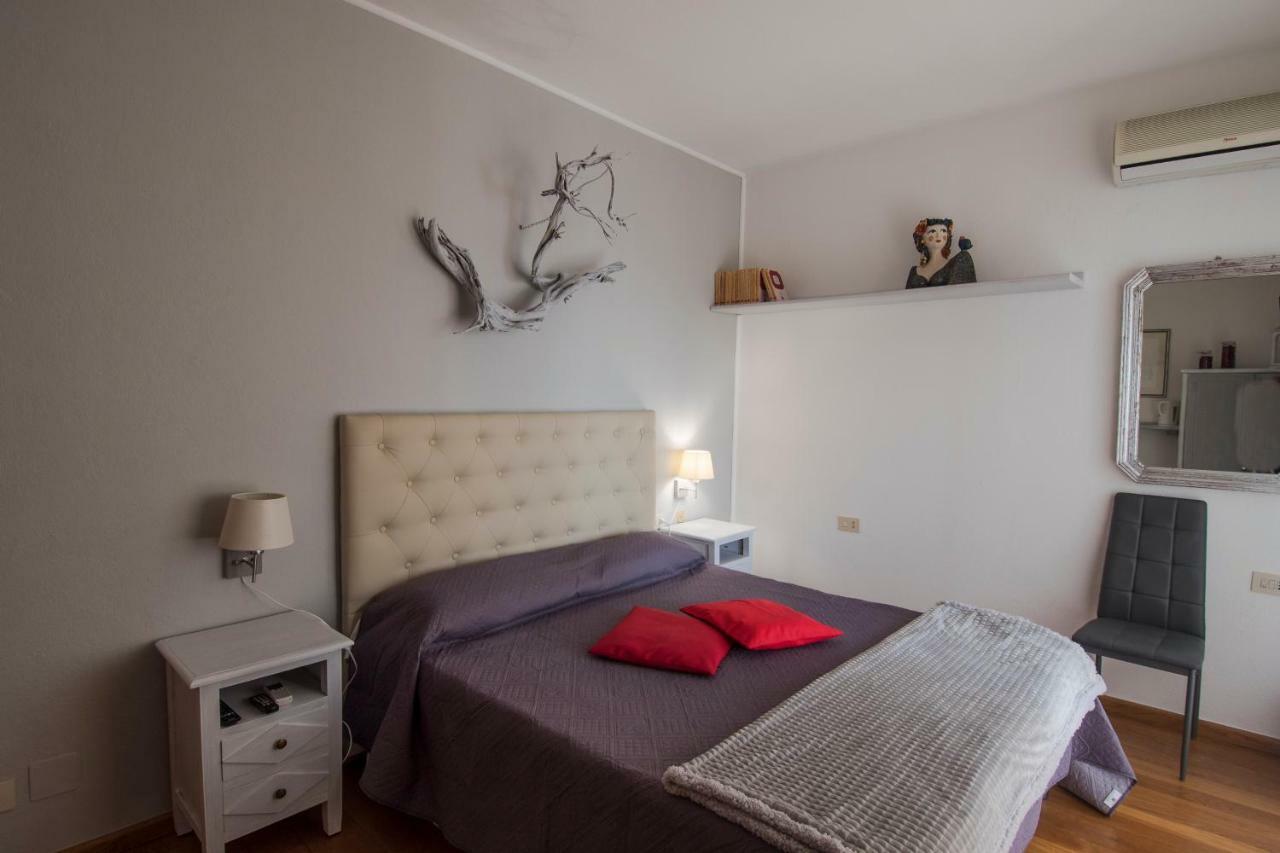 La Chicca Di Francesca Bed & Breakfast Санта Тереза Галура Екстериор снимка
