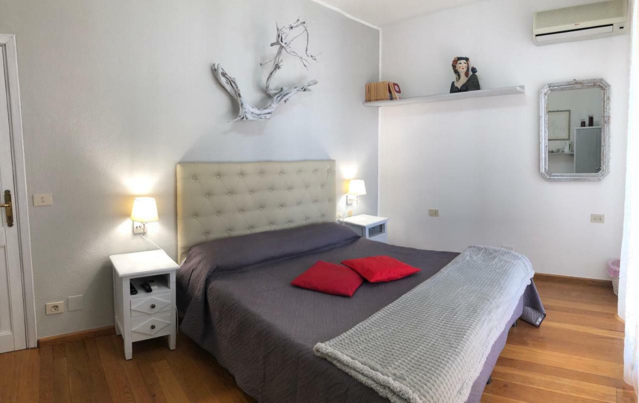 La Chicca Di Francesca Bed & Breakfast Санта Тереза Галура Екстериор снимка