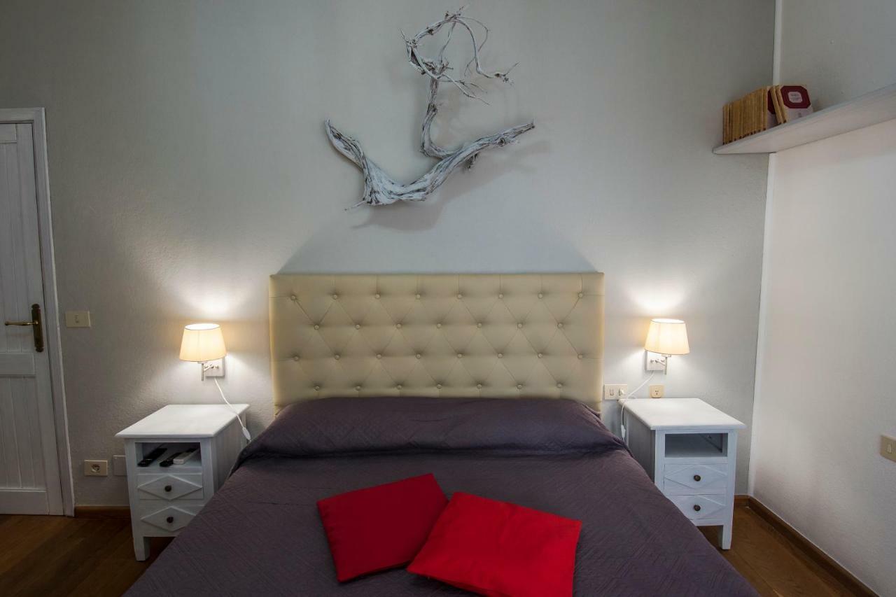 La Chicca Di Francesca Bed & Breakfast Санта Тереза Галура Екстериор снимка
